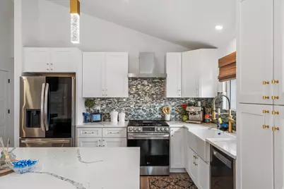 1563 E Tameron Dr, Sandy, UT 84092 - Photo 11