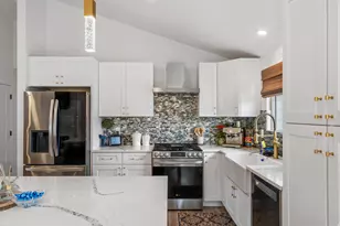 1563 E Tameron Dr, Sandy, UT 84092 - Photo 11