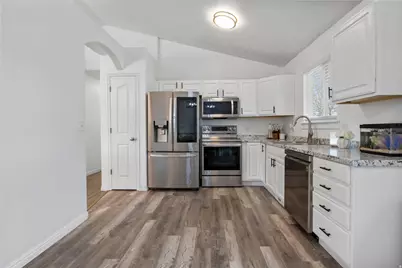 3992 E Ofallons Way N, Eagle Mountain, UT 84005 - Photo 5