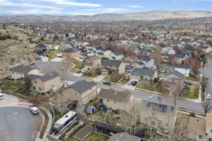 3992 E Ofallons Way N, Eagle Mountain, UT 84005 - Photo 31