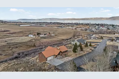 495 W Buttercup Ln N, Garden City, UT 84028 - Photo 9