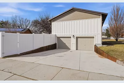 9828 S Pinehurst Dr, Sandy, UT 84092 - Photo 31