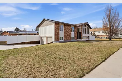 9828 S Pinehurst Dr, Sandy, UT 84092 - Photo 3