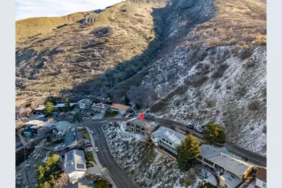 3252 S Teton Dr E, Salt Lake City, UT 84109 - Photo 1