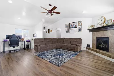 141 W 300 N, Gunnison, UT 84634 - Photo 7