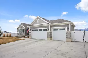 6151 N Davis Knolls Dr, Eagle Mountain, UT 84005 - Photo 3