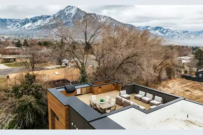 4451 S Holladay Park Ln E, Holladay, UT 84124 - Photo 3