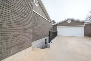 9457 S Fox Hunt Dr, Sandy, UT 84092 - Photo 5