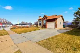 5622 S 2950 W, Roy, UT 84067 - Photo 3