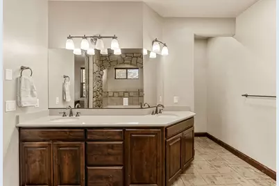 1045 W Sapphire, Diamond Valley, UT 84770 - Photo 33