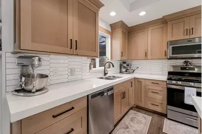 2328 W Stephen Ln S, Riverton, UT 84065 - Photo 7