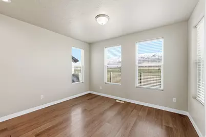 370 W Parkway Dr, Kaysville, UT 84037 - Photo 5