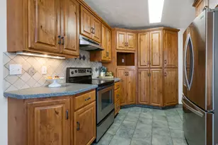 8492 S Fayeway Dr, Sandy, UT 84094 - Photo 9