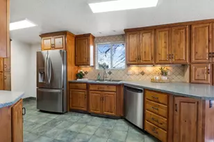 8492 S Fayeway Dr, Sandy, UT 84094 - Photo 11