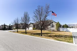 518 S Honey Tree Ln E, Grantsville, UT 84029 - Photo 5