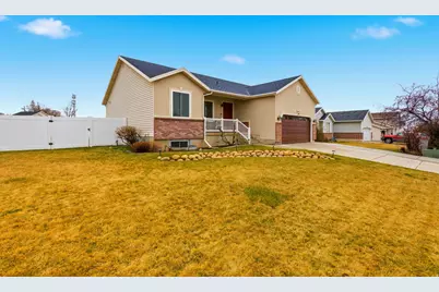 2555 W 3900 S, Roy, UT 84067 - Photo 3