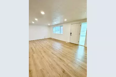 954 E Carnation Dr, White City, UT 84094 - Photo 3