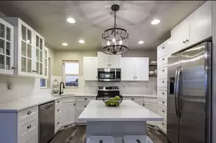 458 W Buttercup Ln, Garden City, UT 84028 - Photo 7