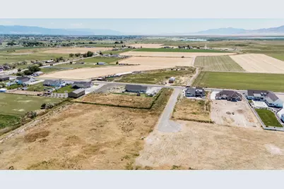 5752 W 2425 N #4, Hooper, UT 84315 - Photo 1