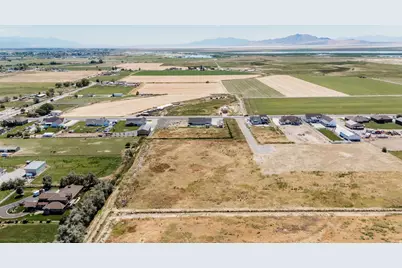5752 W 2425 N #4, Hooper, UT 84315 - Photo 3
