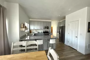 327 W Main St, Santaquin, UT 84655 - Photo 7