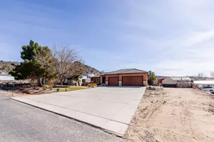 963 W Sapphire Dr, Diamond Valley, UT 84770 - Photo 3