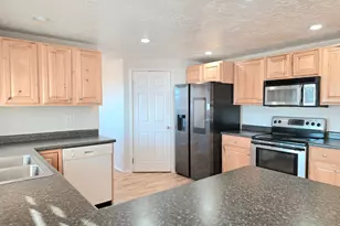 631 W Main St, Wellington, UT 84542 - Photo 7