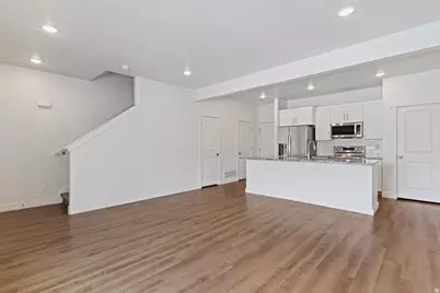 433 S 1580 E, Hyrum, UT 84319 - Photo 5