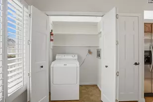 10 E La Montagne Ln, Sandy, UT 84092 - Photo 37