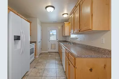 1072 S 1760 W, Springville, UT 84663 - Photo 3