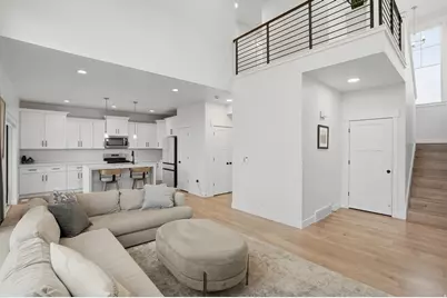 10538 S Bay Dr, Sandy, UT 84092 - Photo 5