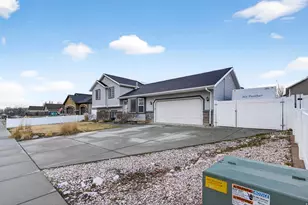 768 W 1090 N, Clinton, UT 84015 - Photo 3