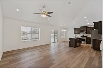 981 S Red Barn Dr, Santaquin, UT 84655 - Photo 9