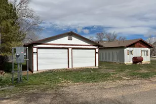 15 N 450 E, Escalante, UT 84726 - Photo 3