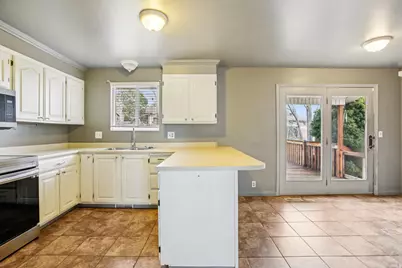 10941 S Mill Canyon Dr, Sandy, UT 84094 - Photo 11