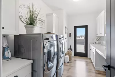 724 W 50 N, Hyrum, UT 84319 - Photo 21