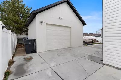 2303 E Hawthorne St, Saratoga Springs, UT 84043 - Photo 13