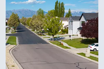 2303 E Hawthorne St, Saratoga Springs, UT 84043 - Photo 29