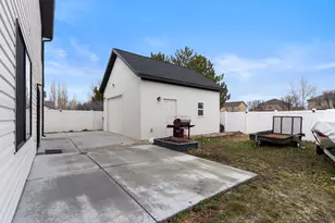 2303 E Hawthorne St, Saratoga Springs, UT 84043 - Photo 19
