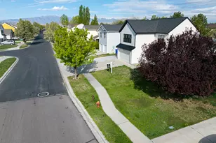 2303 E Hawthorne St, Saratoga Springs, UT 84043 - Photo 25