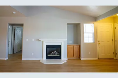 490 E 700 S #D42, Clearfield, UT 84015 - Photo 3