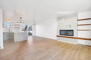 569 E Aloha Ln, Sandy, UT 84070 - Photo 3