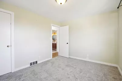 569 E Aloha Ln, Sandy, UT 84070 - Photo 19