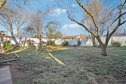 569 E Aloha Ln, Sandy, UT 84070 - Photo 23