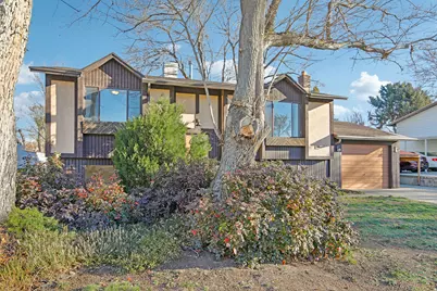 569 E Aloha Ln, Sandy, UT 84070 - Photo 27