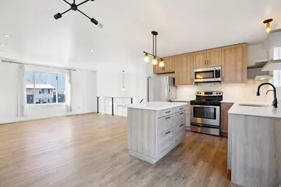 569 E Aloha Ln, Sandy, UT 84070 - Photo 7