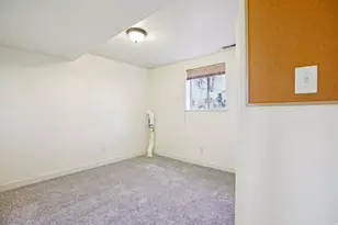 569 E Aloha Ln, Sandy, UT 84070 - Photo 13