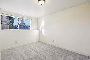 569 E Aloha Ln, Sandy, UT 84070 - Photo 21