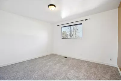 569 E Aloha Ln, Sandy, UT 84070 - Photo 11