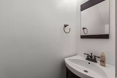 628 W Creek Bluff Cv, Sandy, UT 84070 - Photo 7